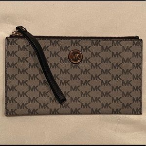 Michael Kors Fulton Large Clutch